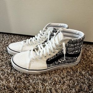 NWOT High top vans with snakeskin 9.5